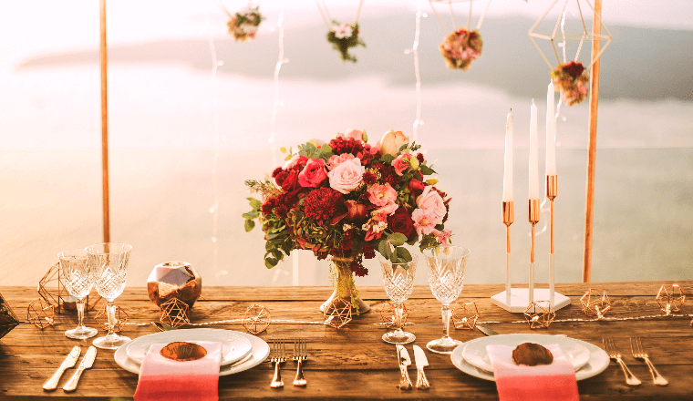 sweetheart table with plates and flowers